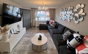 Ultra Modern Large 4 Bed Executive Home Durham